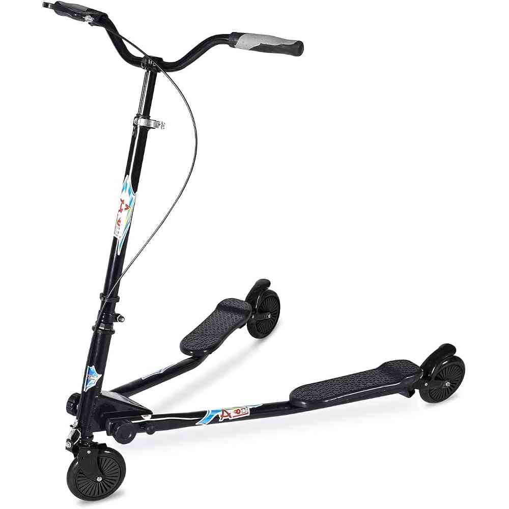 FIGURA ODD CON PATINETE 