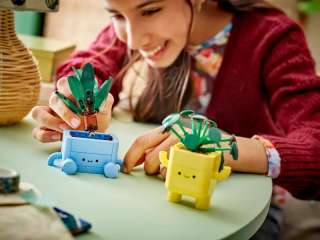 LEGO BOTANICALS HAPPY PLANTS
