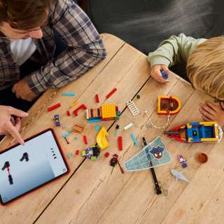 LEGO MARVEL TEAM SPIDEY PIRATE SHIP 