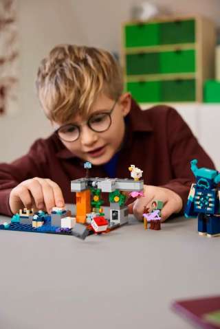 LEGO MINECRAFT THE WARDEN ENCOUNTER 