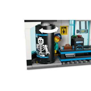 LEGO CITY AIRPORT WITH AIRPLANE 