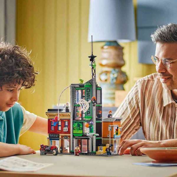 LEGO SUPER HEROES SPIDERMAN VS OSCORP 