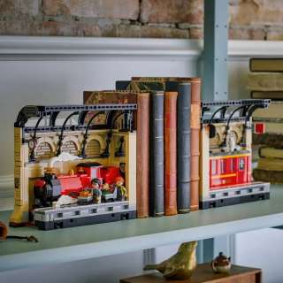 LEGO HARRY POTTER TM BOOK NOOK: HOGWARTS EXPRESS 