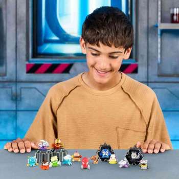 ME24875  MRBEAST SWARMS M3GA LAB SET  14 FIGURA 