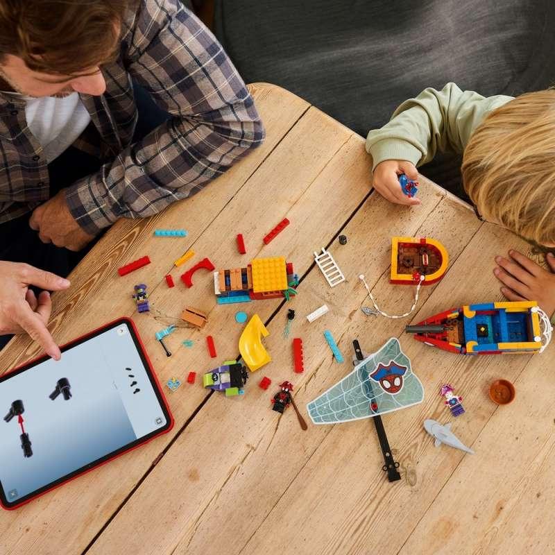 LEGO MARVEL TEAM SPIDEY PIRATE SHIP 