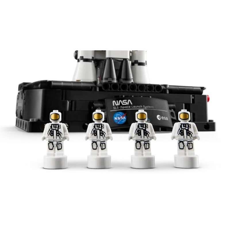 LEGO TECHNIC NASA ARTEMIS SPACE LAUNCH SYSTEM 