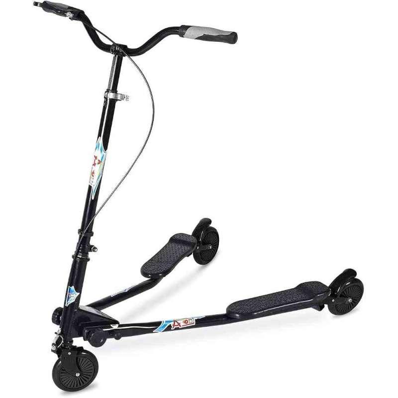 FIGURA ODD CON PATINETE 