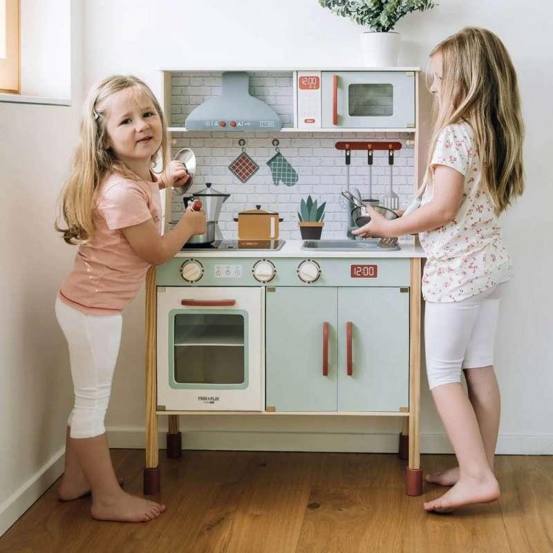 FREE2PLAY DRVENA KUHINJA SA SVIJETLOM I ZVUKOM 