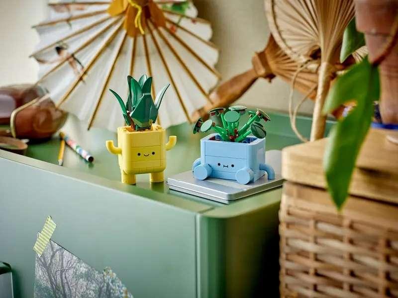 LEGO BOTANICALS HAPPY PLANTS 