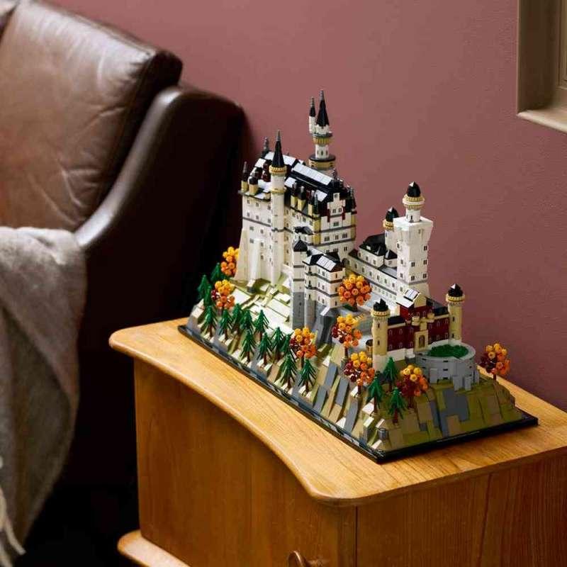 LEGO ARCHITECTURE NEUSCHWANSTEIN CASTLE 
