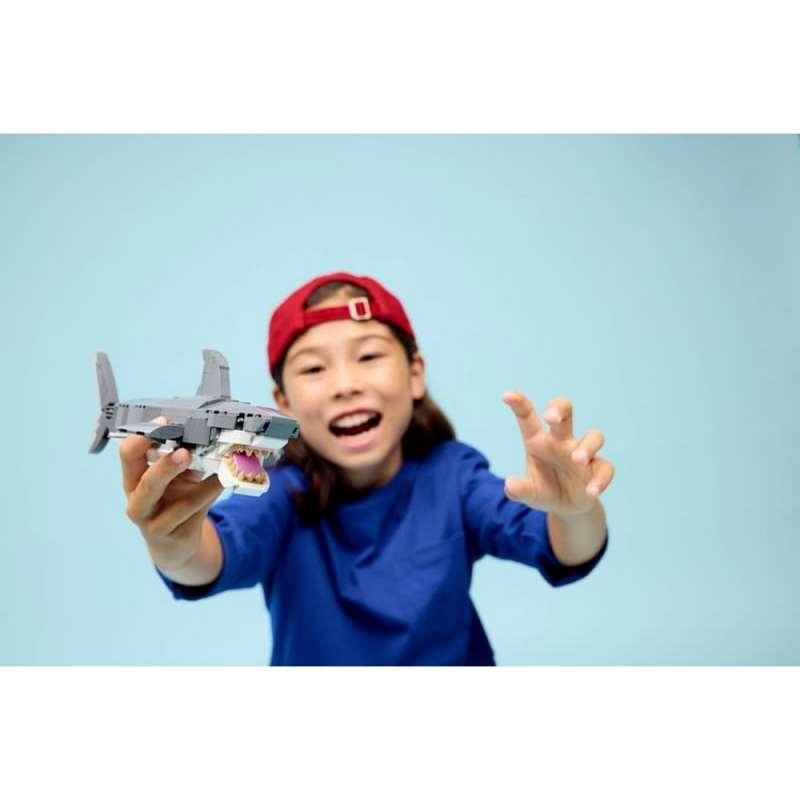 LEGO CREATOR FIERCE SHARK WITH A TREASURE 