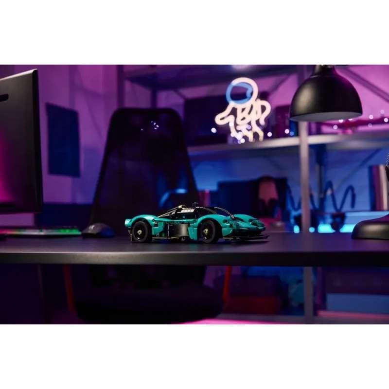 LEGO TECHNIC ASTON MARTIN VALKYRIE 