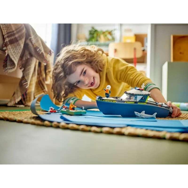 LEGO CITY POLICE BOAT CHASE 