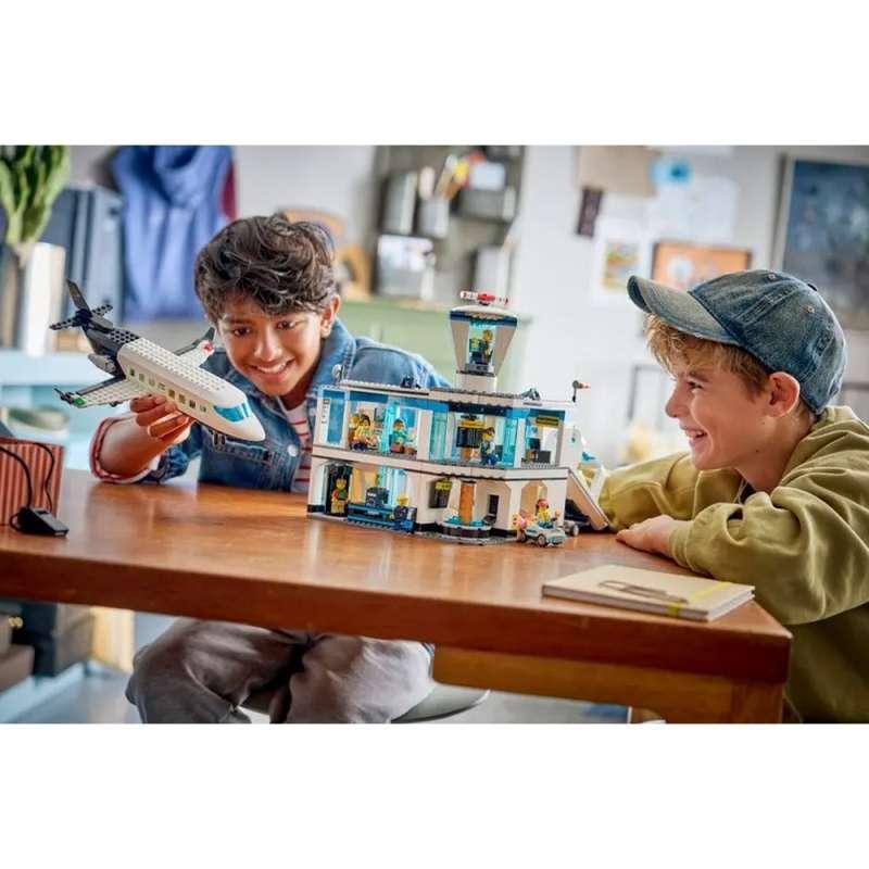 LEGO CITY AIRPORT WITH AIRPLANE 