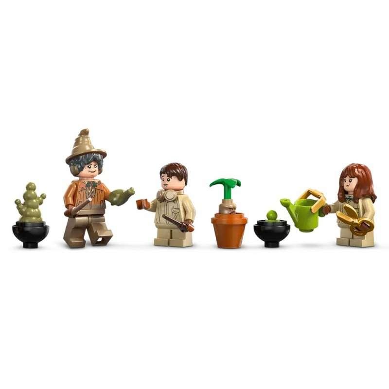 LEGO HARRY POTTER TM HOGWARTS CASTLE: HERBOLOGY CLASS 