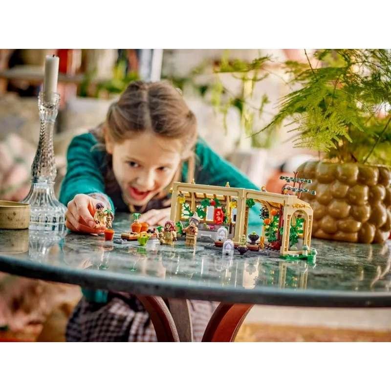 LEGO HARRY POTTER TM HOGWARTS CASTLE: HERBOLOGY CLASS 