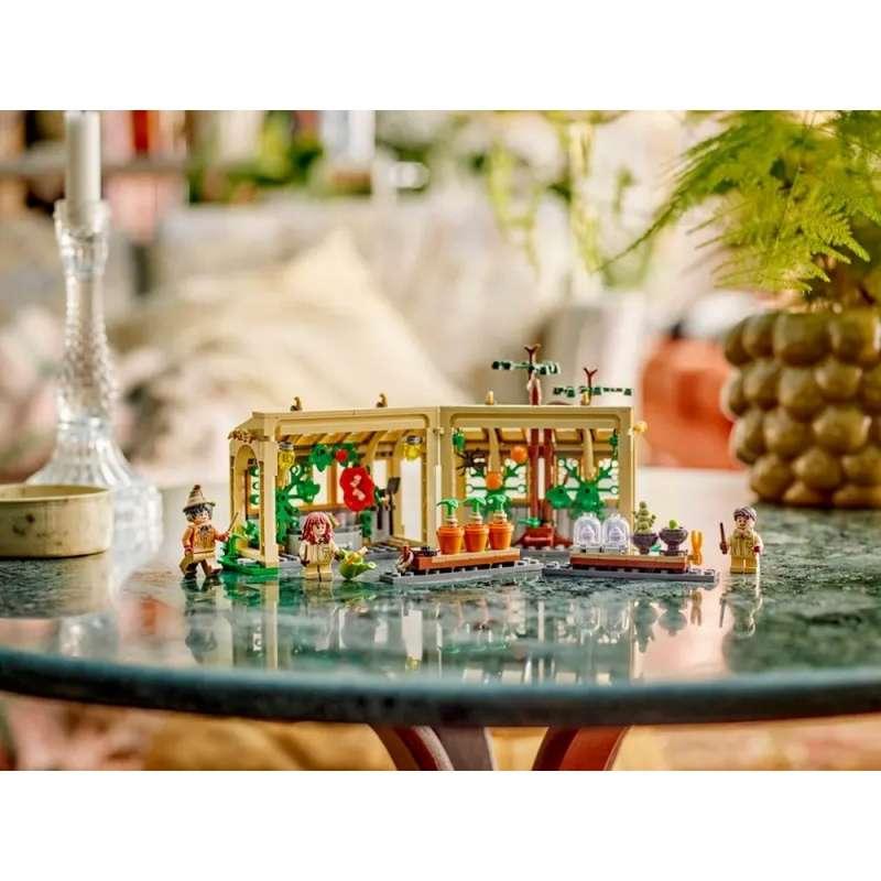 LEGO HARRY POTTER TM HOGWARTS CASTLE: HERBOLOGY CLASS 