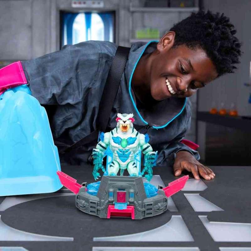 ME24742 MRBEAST LAB SINGLE PK CRYO LAB COLLECTOR FIGURE EXCLUSIVE 